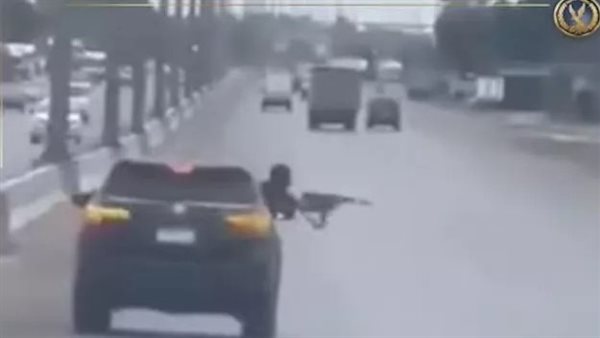 فيديو صادم.. إطلاق نار من سيارة ملاكي على ربع نقل بالطريق الصحراوي | شاهد