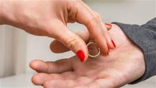 طلع أقرع ولابس باروكة.. صفاء تطلب فسخ عقد زواجها بعد شهر ونصف