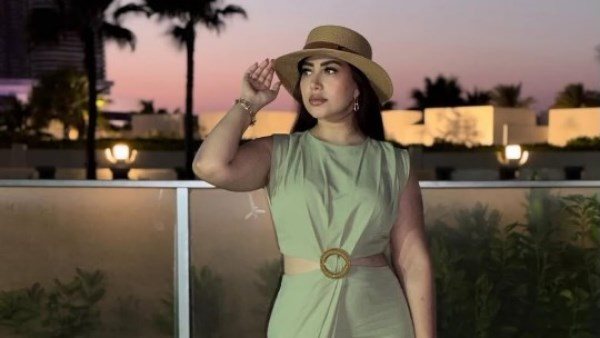  فستان جريء.. بوسي تثير ضجة بإطلالة جديدة | شاهد