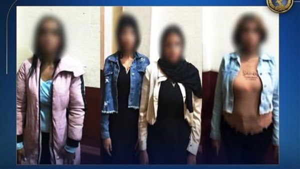 عبر تطبيق هاتفي..تفاصيل القبض على 4 فتيات يمارسن الأعمال المنافية للآداب بالإسكندرية | صور