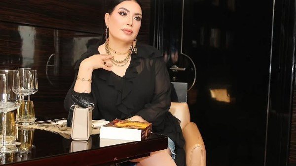 جيب قصير.. عبير صبري تخطف الأنظار بإطلالة جريئة | شاهد