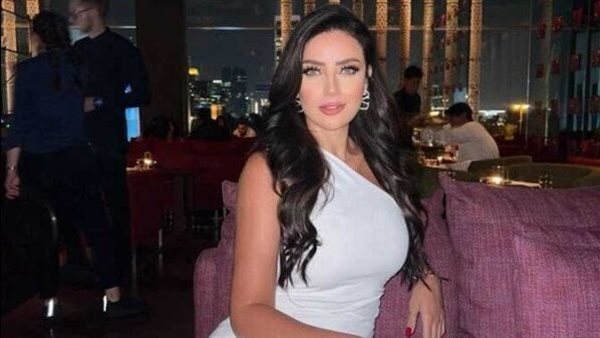 لوك جديد.. رضوى الشربيني تخطف الأنظار بهذه الإطلالة | شاهد 