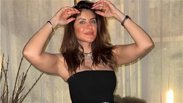 لوك جديد.. هيدي كرم تخطف الأنظار في أحدث ظهور | شاهد