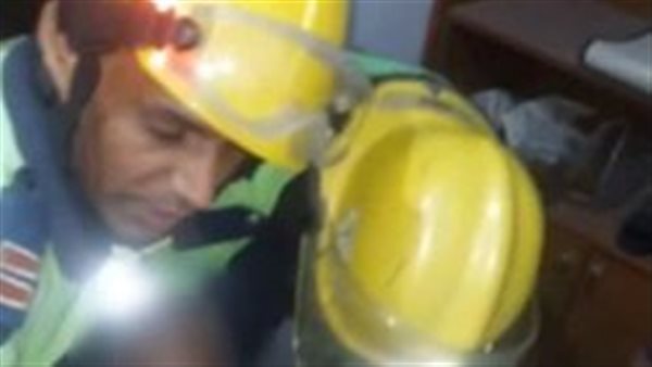 لم يرد على اتصالاته.. شاب يستعين برجال النجدة للدخول إلى مسكن عمه المريض وينجح في إنقاذه