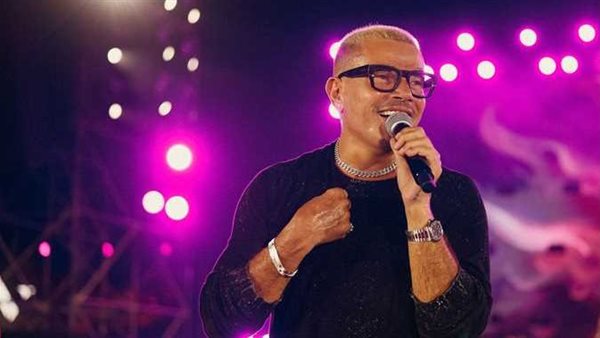 بعد 27 عامًا.. حكاية تنازل مطرب عن أغنيته لـ عمرو دياب مقابل «كبدة وسجق» | فيديو