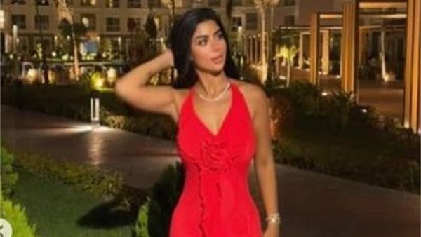 بالكاجوال.. كارولين عزمي تثير ضجة بإطلالة جديدة | شاهد 