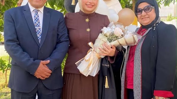 تهنئة من مدرسة الشهيد ادريس حسن للسيد مدير الادارة بمناسبة تخرج ابنته