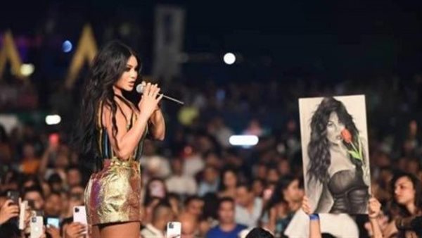  فستان جريء.. هيفاء وهبي تثير ضجة بإطلالة جديدة | فيديو