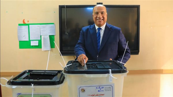 محمد مصيلحي يدلي بصوته في الإسكندرية وسط التفاف جماهيري غير مسبوق