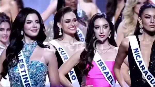  نظرة تشعل العالم.. مواجهة مثيرة بين ملكة جمال فلسطين وإسرائيل | فيديو