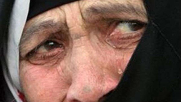  جحود الابن.. يطرد والدته من منزلها بمساعدة زوجته بالدقهلية 