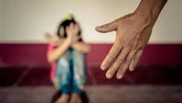 بعد وصلة تعذيب.. تفاصيل صادمة في وفاة طفلة على يد زوجة أبيها بالمنيا