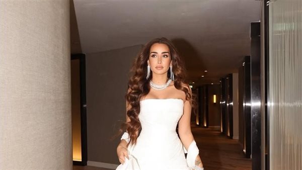 أوف شولدر.. هنا الزاهد تخطف الأنظار بإطلالة جريئة | شاهد