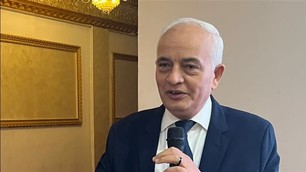 رئيس جامعة الريادة يؤكد أهمية رفع المحاضرات على منصة الجامعة قبل شرحها للطلاب