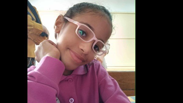  بسبب سمارها ونضارتها.. تلميذة تحاول إلقاء نفسها من شباك مدرستها لتنمر زملائها عليها 