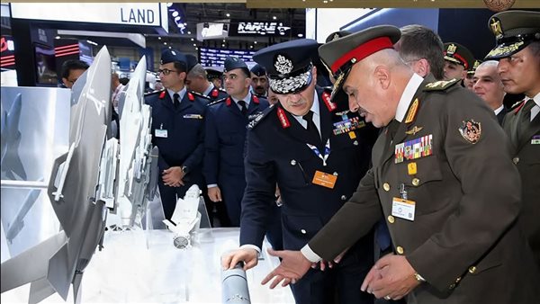 رئيس أركان حرب القوات المسلحة يعود إلى أرض الوطن عقب مشاركته فى فعاليات معرض 
