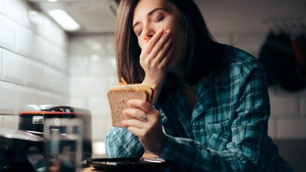  احذرها.. 3 أطعمة تسبب الخمول والكسل 