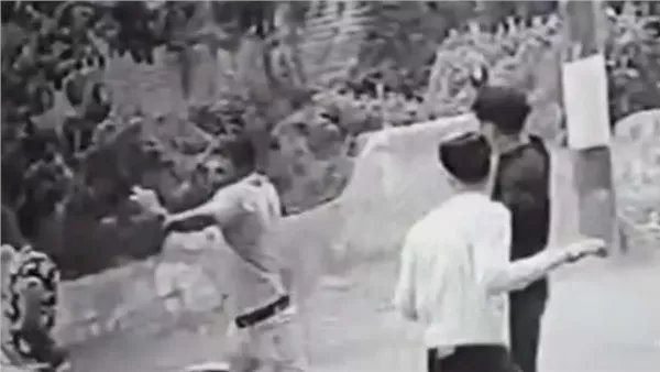  فقد ذراعه دفاعا عن عرضه.. التفاصيل الكاملة لفيديو قطـ.ـع اليد بالدقهلية | شاهد