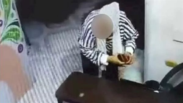 لصة الزقازيق في كمين الكاميرات.. تفاصيل القبض على سيدة سرقت خزنة معرض سجاد بالشرقية