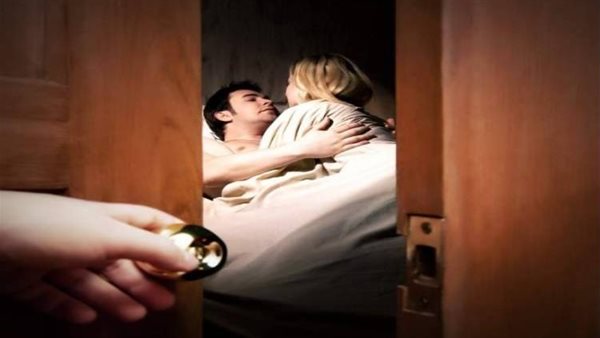 ابن العم شريك الفراش.. محمد عاد من ليبيا بعد عامين ليجد زوجته حاملا