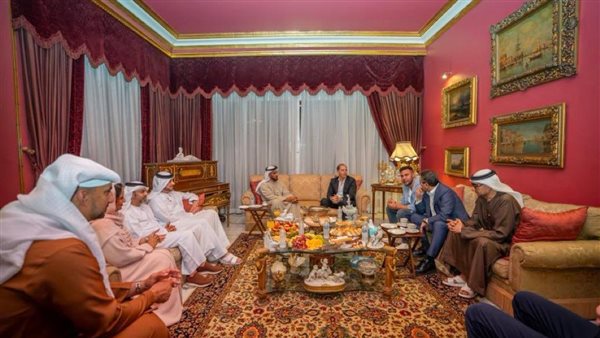 سفير الإمارات بالقاهرة يزور الزعيم عادل إمام في منزله