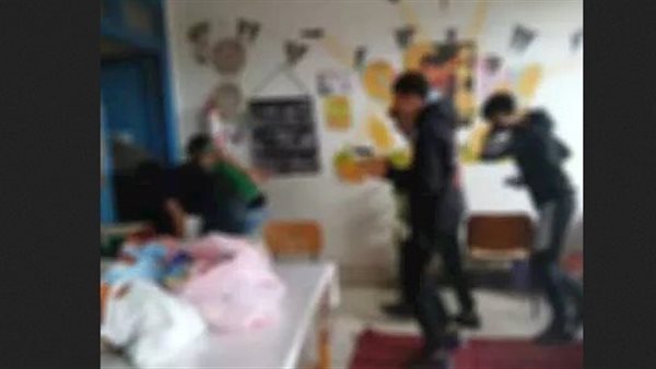 اقتحموا الفصل ورموا القمامة.. القصة الكاملة لفيديو معلمة الاسكندرية المثير للجدل | شاهد