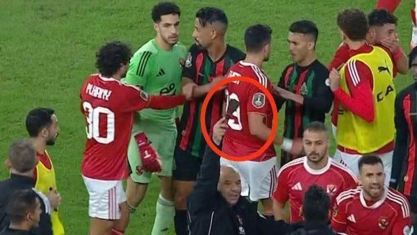  احتساب المباراة لصالحه.. المادة 108 تنصف الأهلي في شغب جماهير الجيش الملكي 