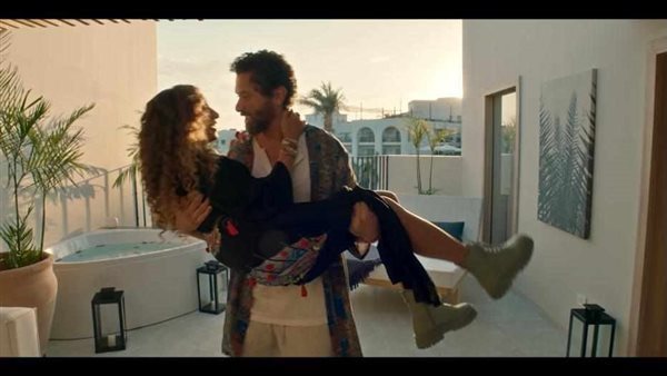 فجر السعيد تثير الجدل بشأن زواج دينا الشربيني وكريم محمود عبدالعزيز | شاهد